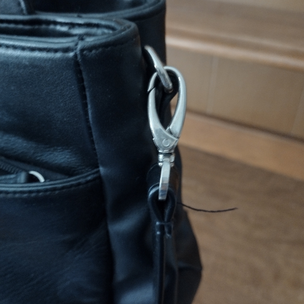 Black Nine West purse - Picture 7 of 8